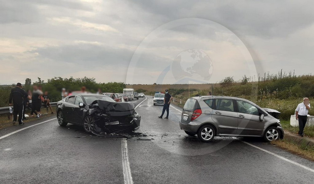 FOTO. Șoferiță, după ce a accidentat grav o fetiță de 11 ani în județul Satu Mare: a dat vina pe șosea!