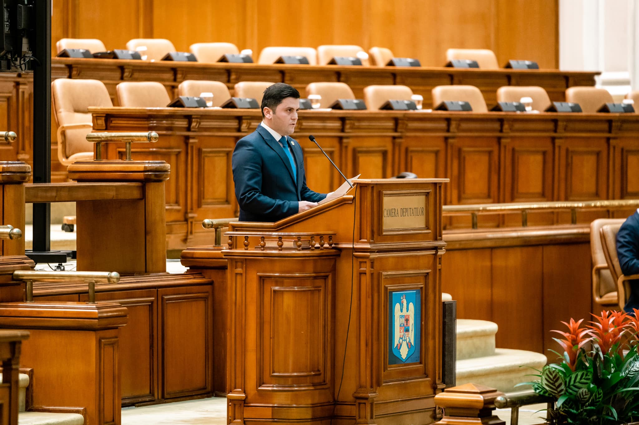 VIDEO. Adrian Cozma se opune scoaterii termenilor de ”mamă” și ”tată”, proiect din Parlamentul European