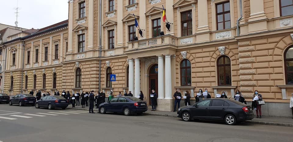 FOTO. Tiltakoztak a szatmári ügyvédek is