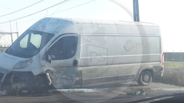 Accident pe DN19, între Satu Mare și Carei. O dubă a spulberat o cruce de pe marginea șoselei