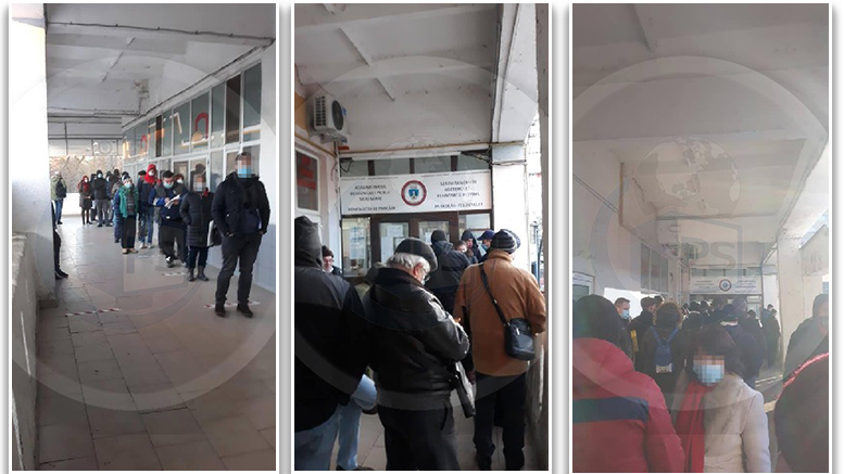 FOTÓGALÉRIA. Órákig kell sort állniuk a hidegben a szatmáriaknak az ADP irodája előtt, egyetlen parkolóhelyért