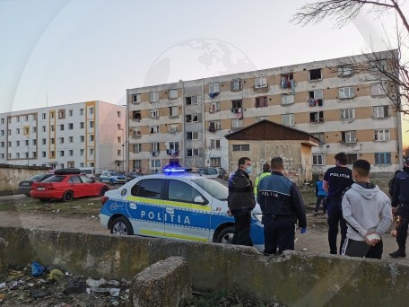 Bătaie între zeci de persoane în ghetoul de pe Ostrovului. Au intervenit mascații