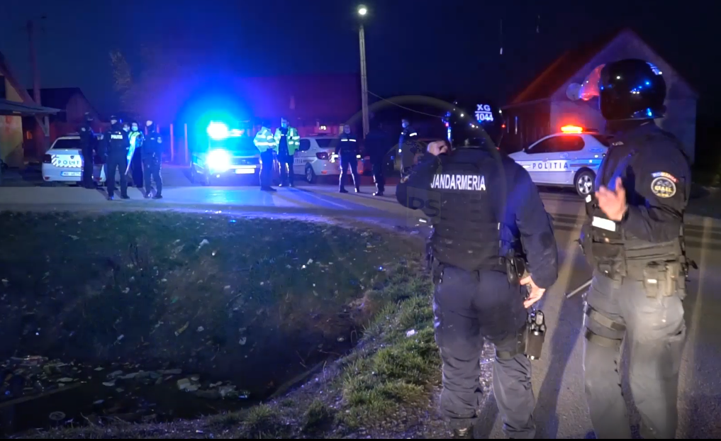 Au vrut să atace sediul Poliției Negrești-Oaș cu topor și cuțit. Multiple victime la spital