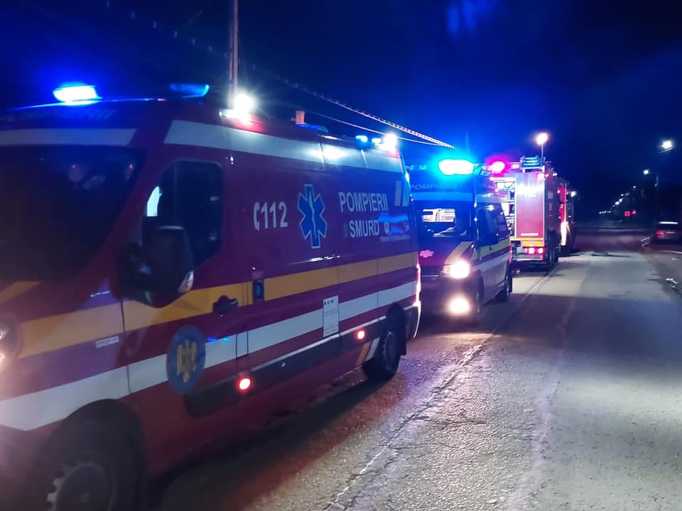 FOTO/VIDEO. Alertă de incendiu în Cartierul Micro 16! O gospodină neatentă a pus pe ”jar” pompierii