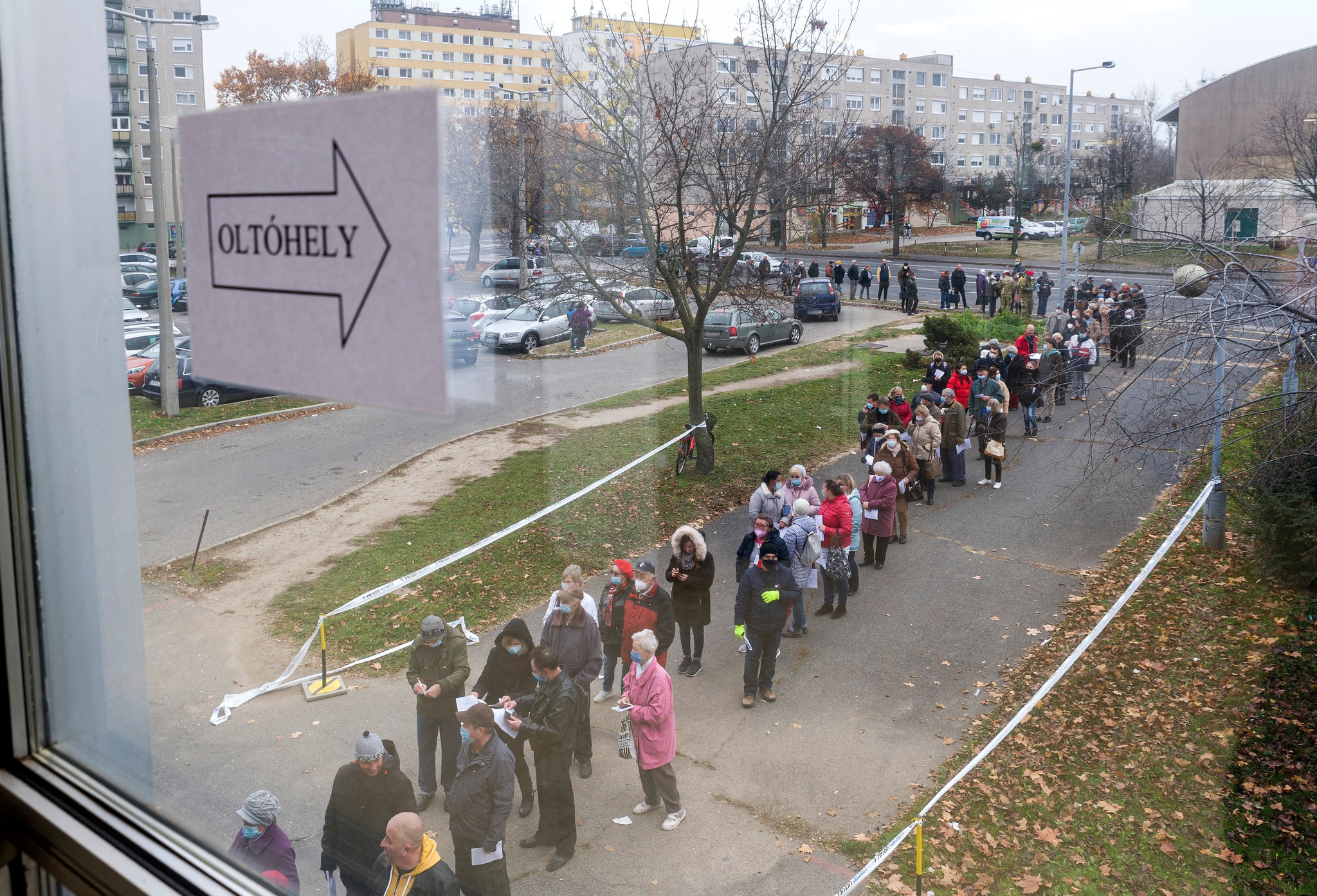FOTO. Cozi la centrele de vaccinare din Ungaria. Viktor Orbán: Toată lumea va trebui să se vaccineze