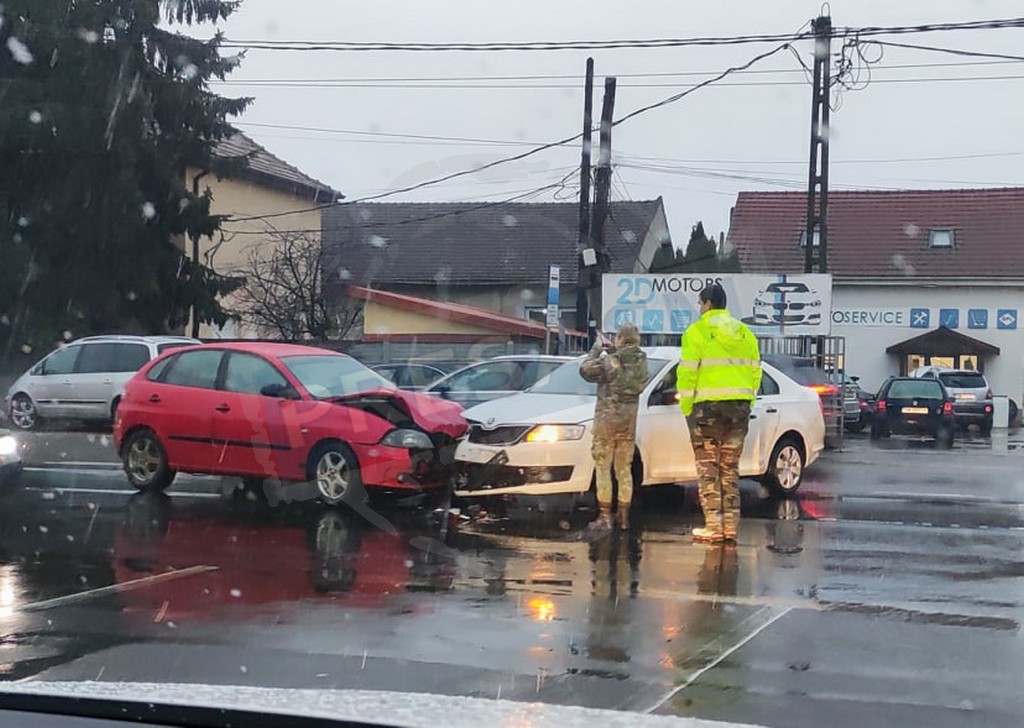 FOTÓ/VIDEO! Frontális ütközés a Lucian Blaga sugárúton