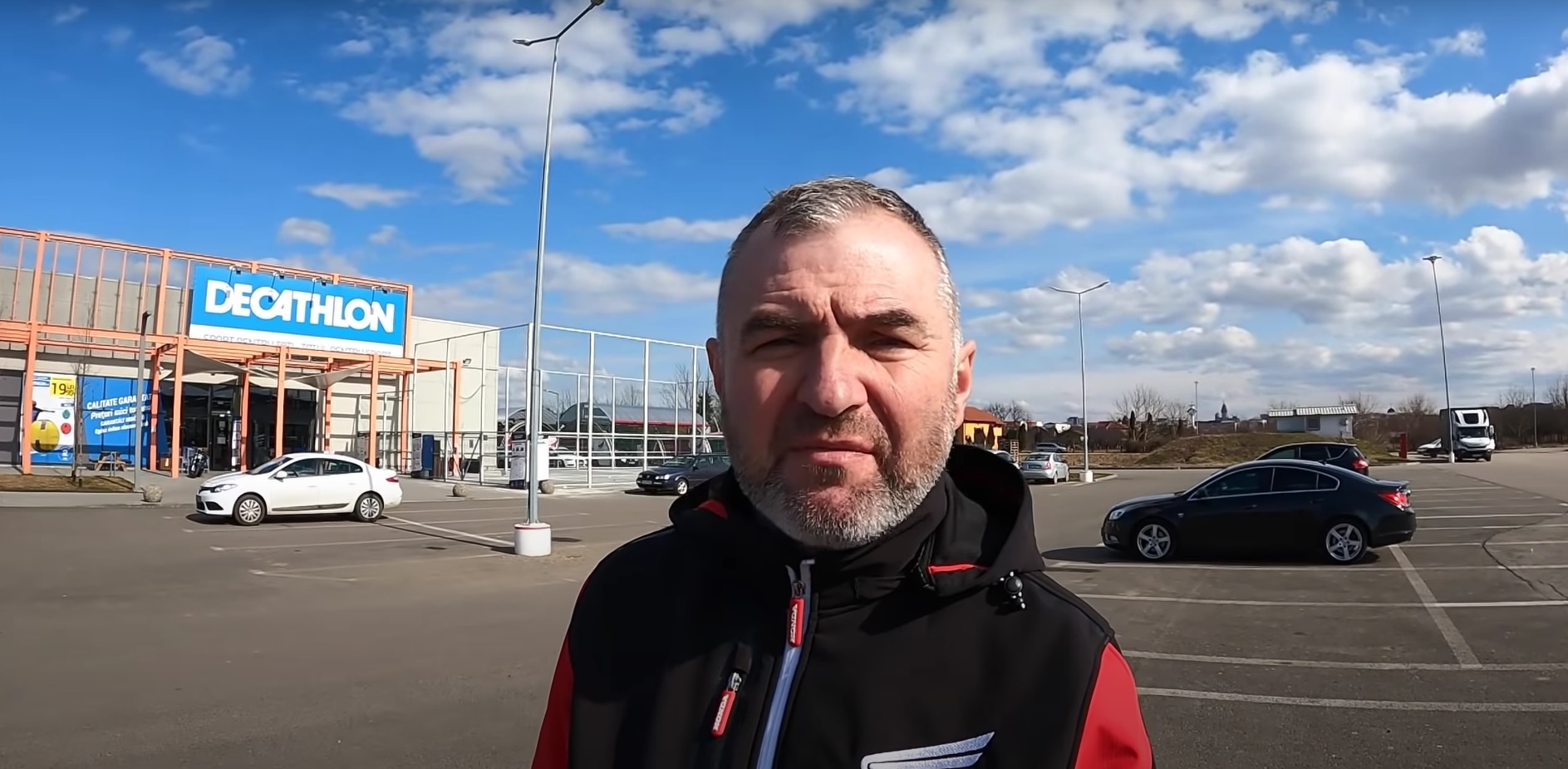 Sătmărean pe motocicletă, la un pas să fie ucis de un TIR-ist care făcea s** la volan!