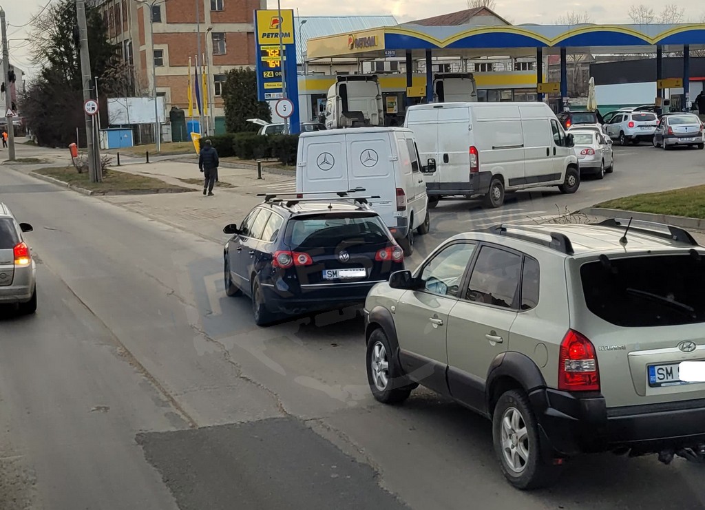 PROTESTE MASIVE. Transportatorii cer plafonarea prețului la combustibil, ca-n Ungaria