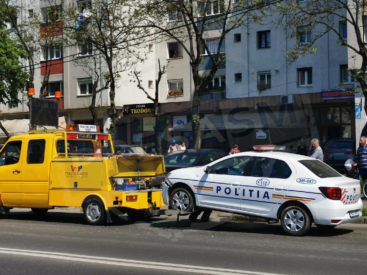 FOTO/VIDEO. Un polițist a provocat un accident în lanț, în municipiul Satu Mare