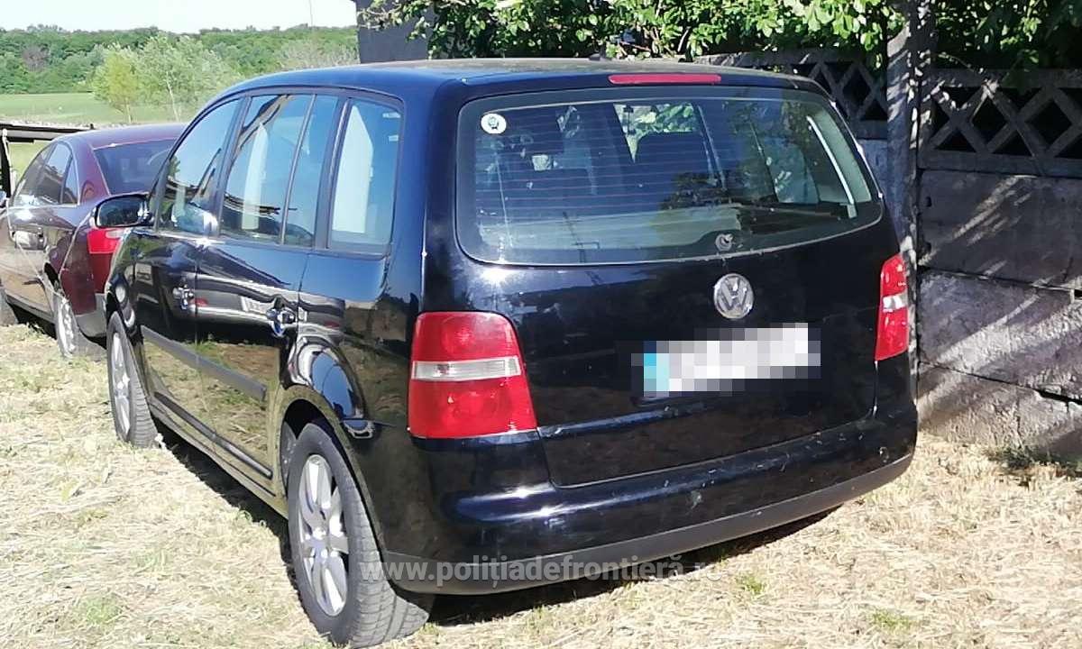 Tânăr din Bistrița, lăsat fără mașină de polițiștii sătmăreni. I-au confiscat-o chiar la vamă