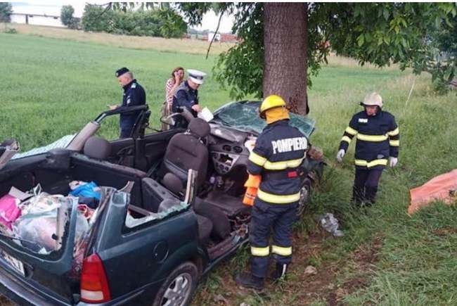 FOTO. Accident mortal. O femeie a murit și 6 persoane au fost rănite, printre care și copii