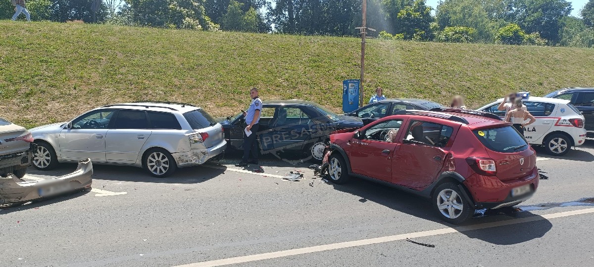 FOTO. Accident pe bulevardul Transilvania. Opt mașini avariate