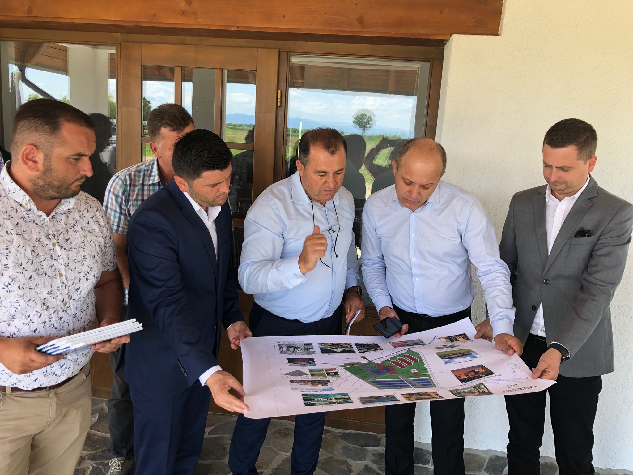 Szatmárudvariban járt a turisztikai miniszter: ultramodern akvapark épül a községben