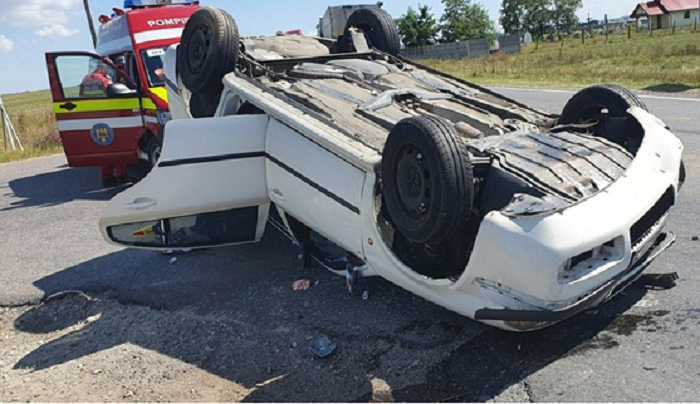 Un bucureștean s-a răsturnat cu mașina în Satu Mare, ”ajutat” de un maramureșean