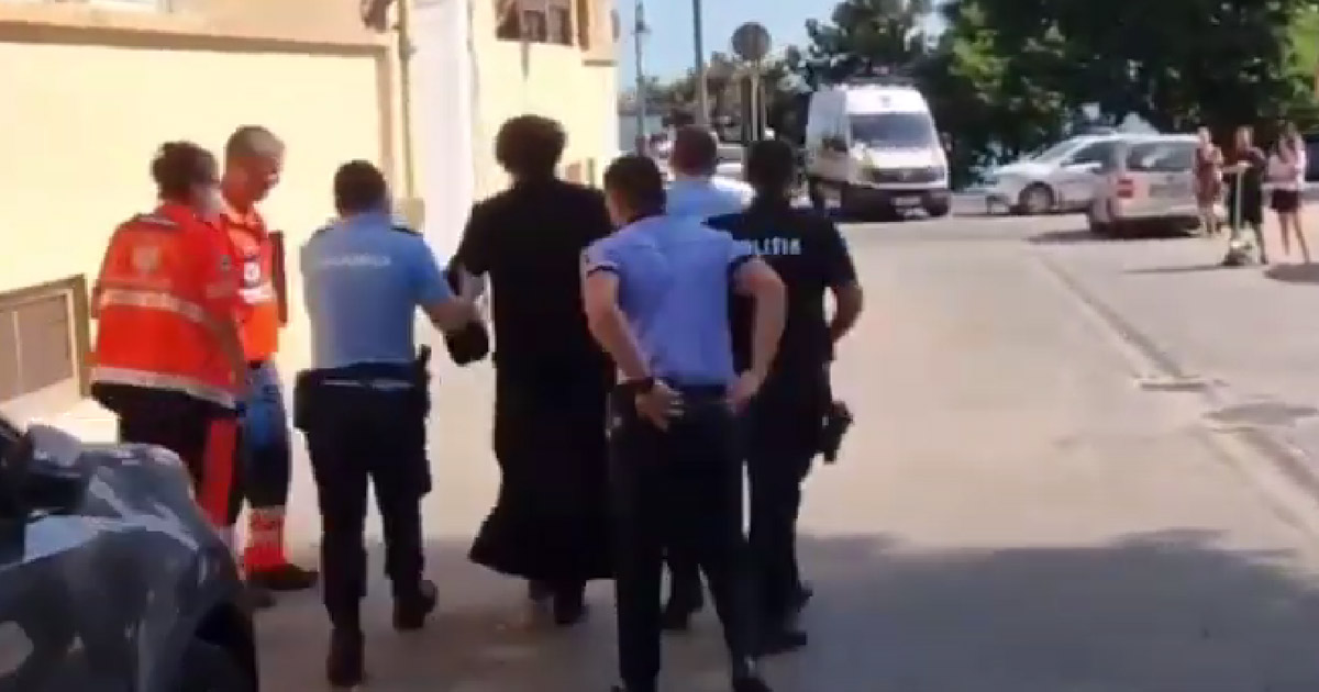 Sătmărean acuzat că și-a lovit nepotul de doar doi anișori. Apoi și-a bătut și fiul și nora