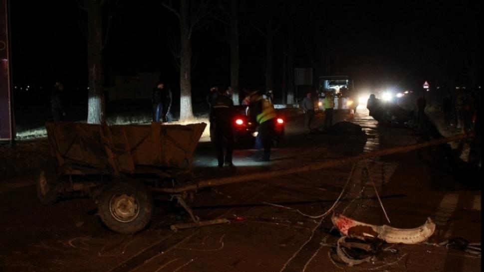 Accident în lanț! Un sătmărean a spulberat cu duba o căruță. Apoi a lovit o altă autoutilitară
