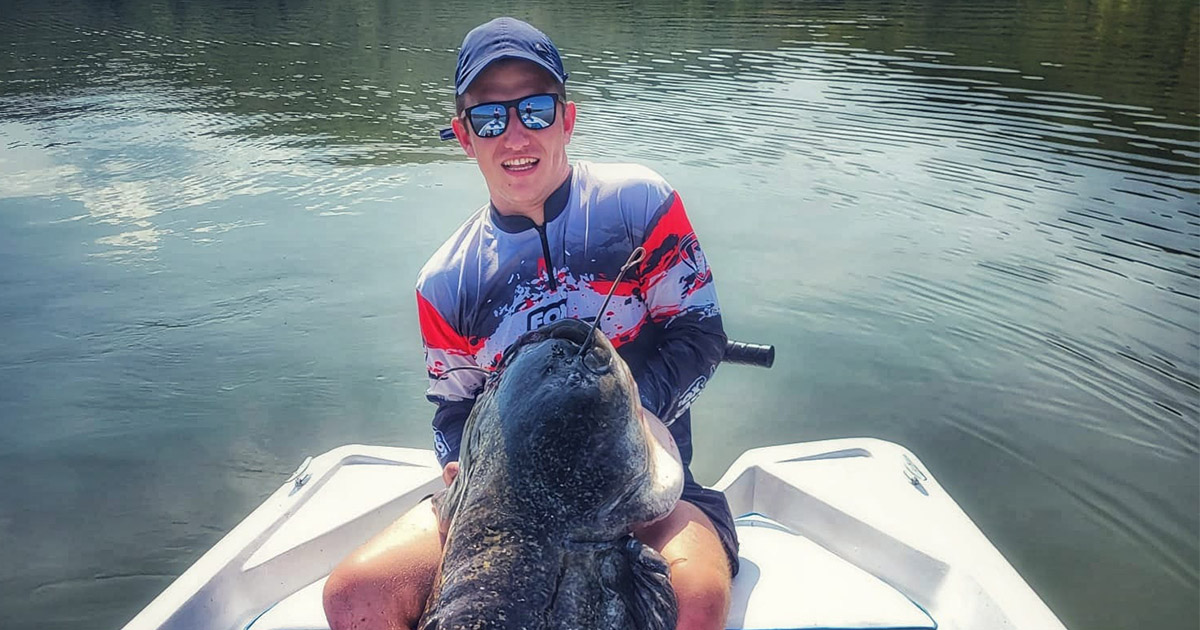 Fotó. Óriási harcsát fogott egy Szatmár megyei horgász, majd visszaengedte azt