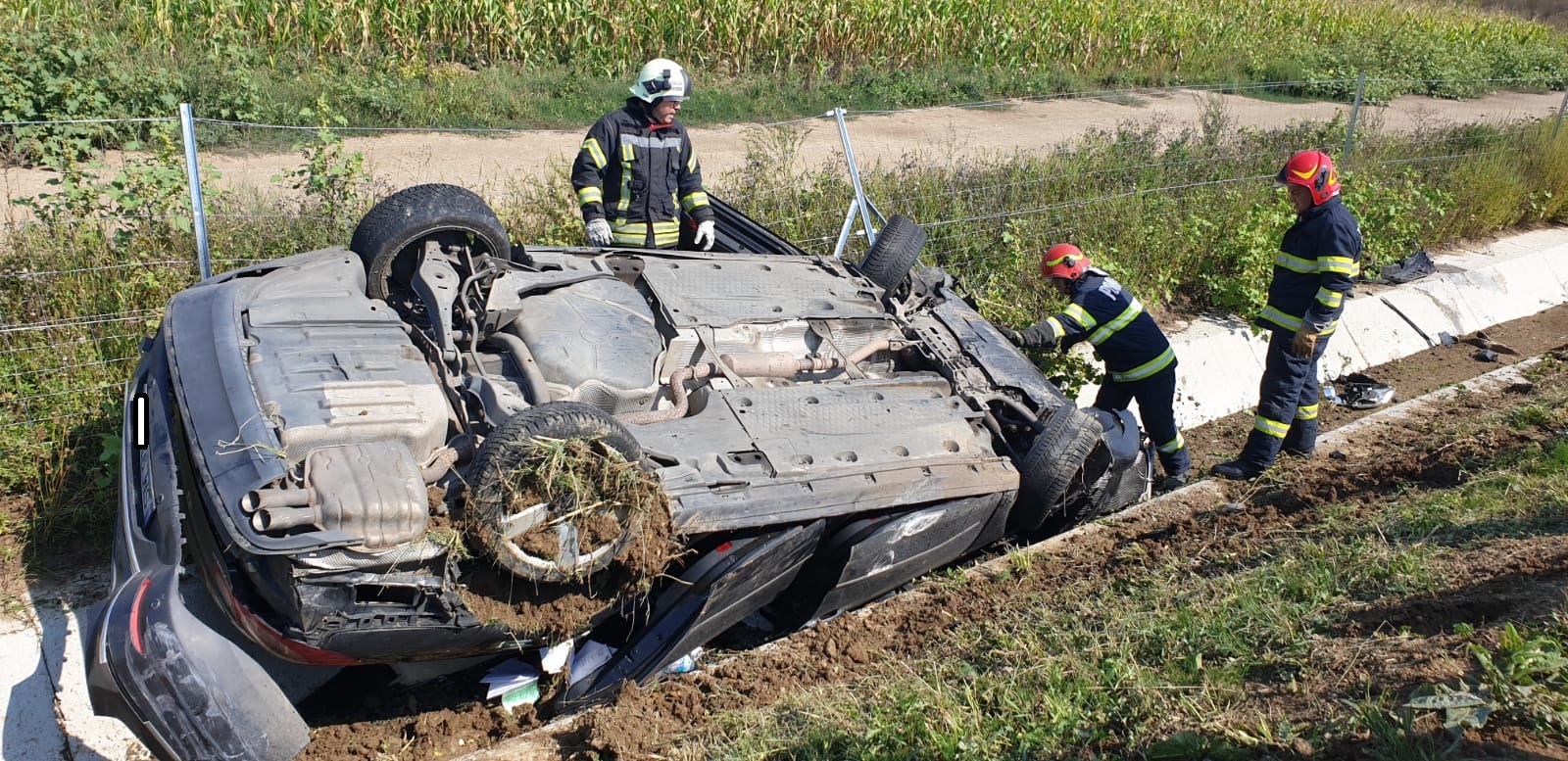 Un sătmărean a ajuns cu mașina în șanț. Apoi s-a luat la ceartă cu polițiștii