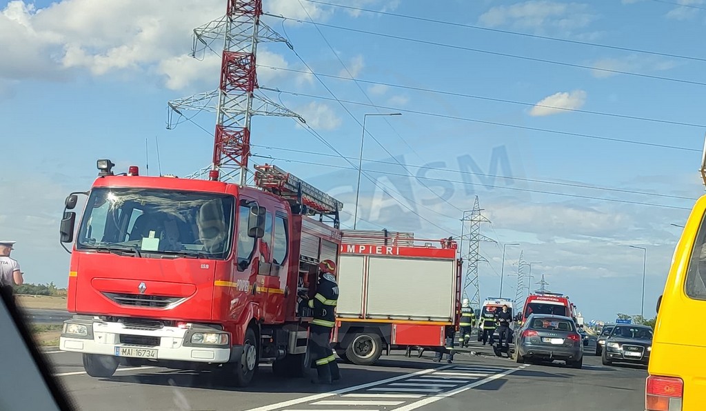 Accident pe centura Satu Mare. Șoferiță cu mașina în parapet, a explodat un cauciuc