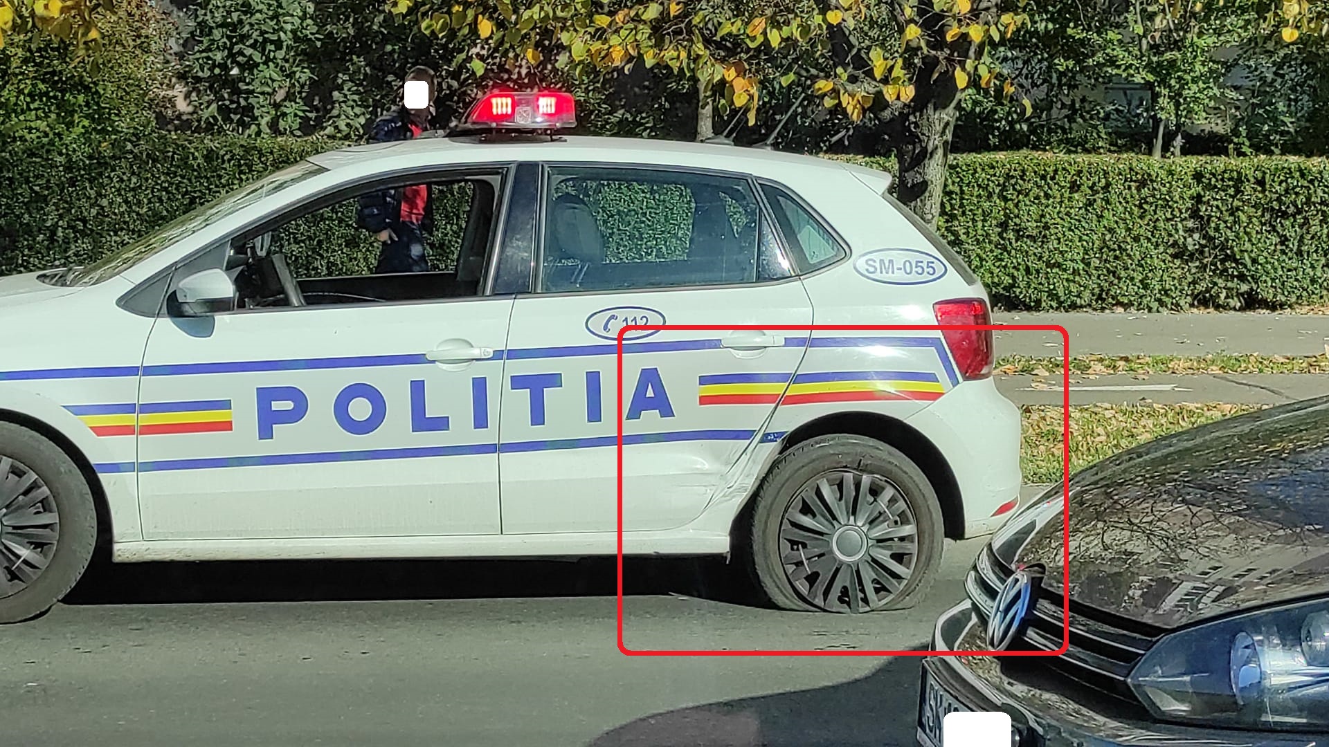 FOTO. Sătmăreancă lăsată fără permis. A lovit mașina Poliției, pe Drumul Careiului