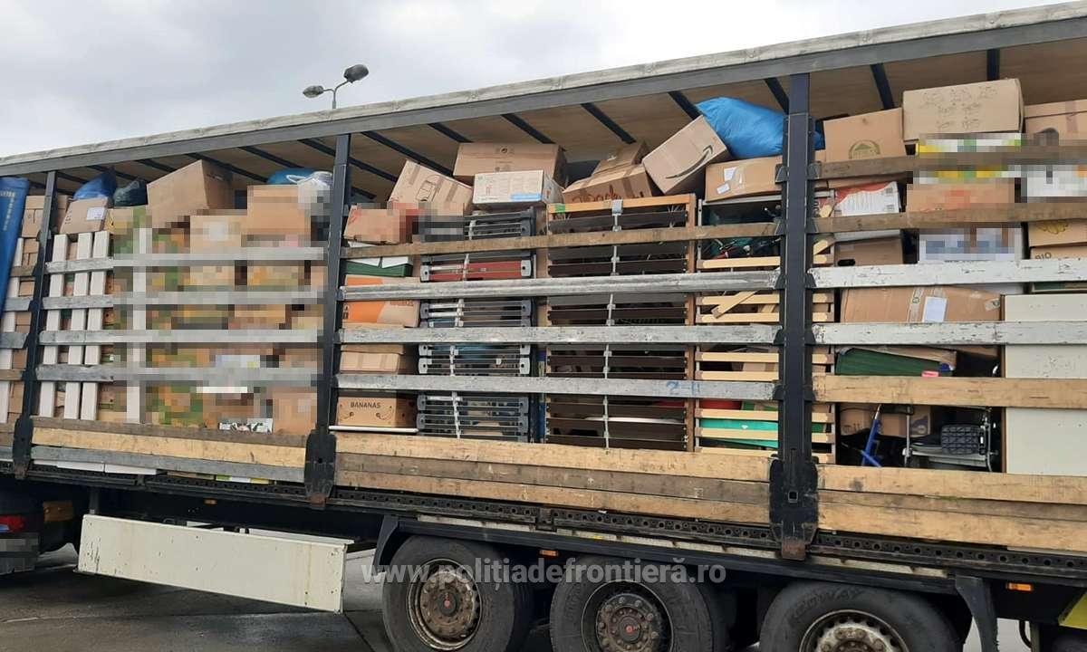 FOTO. Tone de marfă ”second hand” oprită la Vama Petea. Retrimisă în Germania