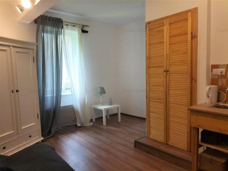 FOTO. O nouă garsonieră din Cluj, vedetă pe internet. Totul din cauza unei băi mai puțin obișnuite
