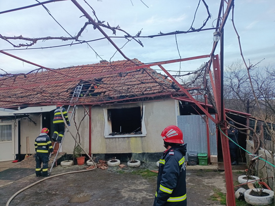 Mamă și fiu, arși de vii în propria casă! Tragedie fără margini în județul Bihor