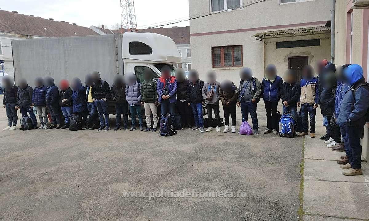 FOTO/VIDEO. Tupeu uriaș în Vama Petea! Un tânăr a vrut să scoată ilegal din țară zeci de persoane