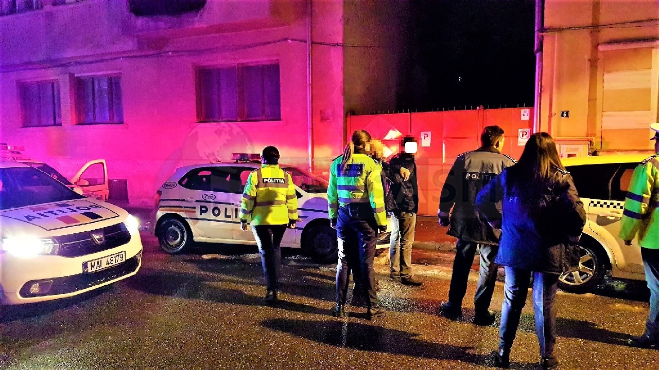 Un taximetrist s-a dat femeie și a obținut de la doi bărbați peste 25.000 de euro. Fără să se vadă cu ei