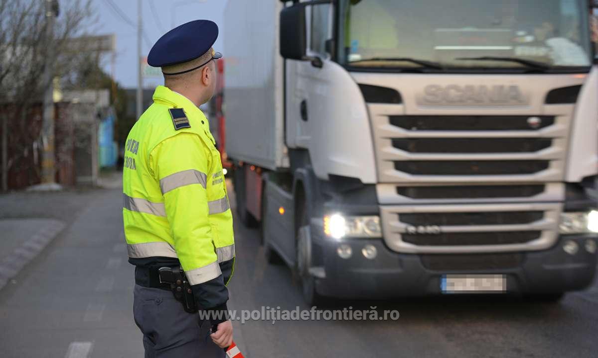 Un TIR cu 17 de tone de ”marfă” din Austria, interzis prin Vama Petea