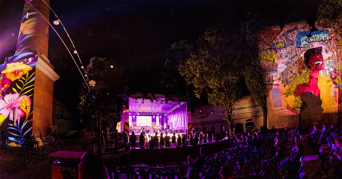 Astăzi se dă startul la Jazz&Wine: muzică bună, degustări de vinuri și atmosferă de excepție la Turnul Pompierilor