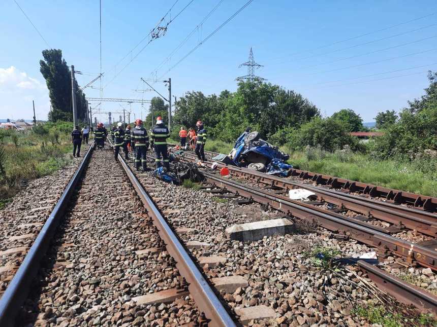 FOTO. Accident cumplit în țară. Doi adulți și doi copii au murit