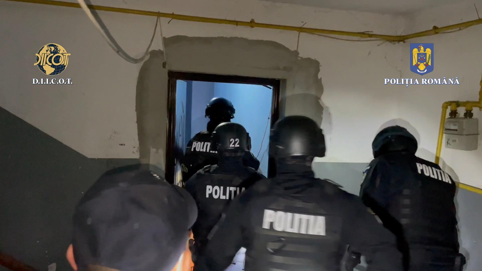 FOTO. Traficanți săltați de DIICOT. Petrecăreților din Satu Mare li s-a închis ”robinetul”