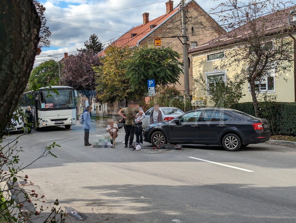 FOTO. Accident grav în municipiul Satu Mare. Bărbat pe trotinetă lovit de mașină