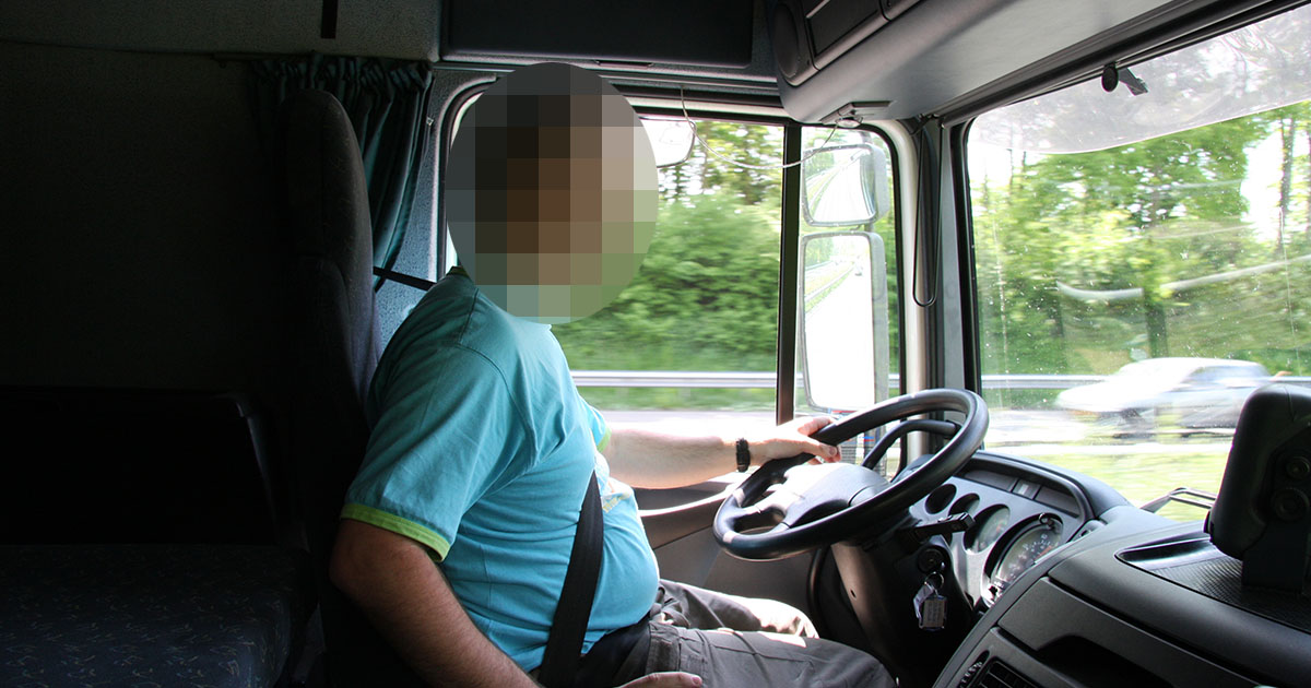 Lăsat fără permis pentru că „circula în ritm de melc” pe autostradă. Pățania unui șofer de TIR român aflat în cursă