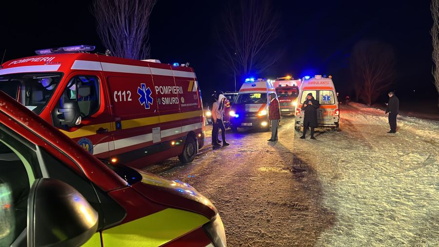 SATU MARE. Un CFR-ist a băut până a adormit la volan. La barieră a produs un accident