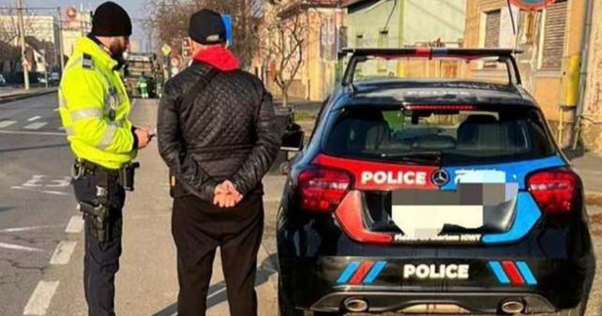 FOTO. Ghinion pentru un instructor auto din țară. A vrut mașină cu "POLICE", apoi s-a întâlnit cu adevărații oameni ai legii