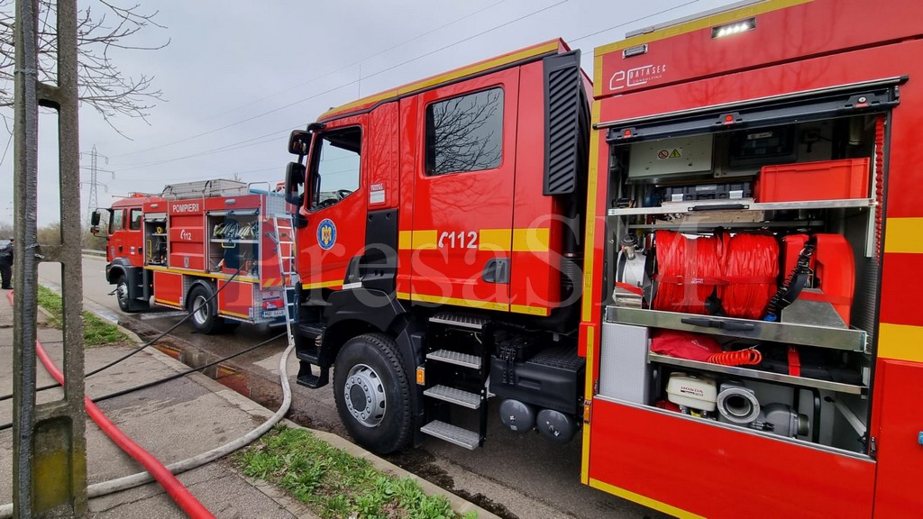 Un sătmărean a încercat să dea foc la casă. Apoi ar fi încercat să își omoare soția