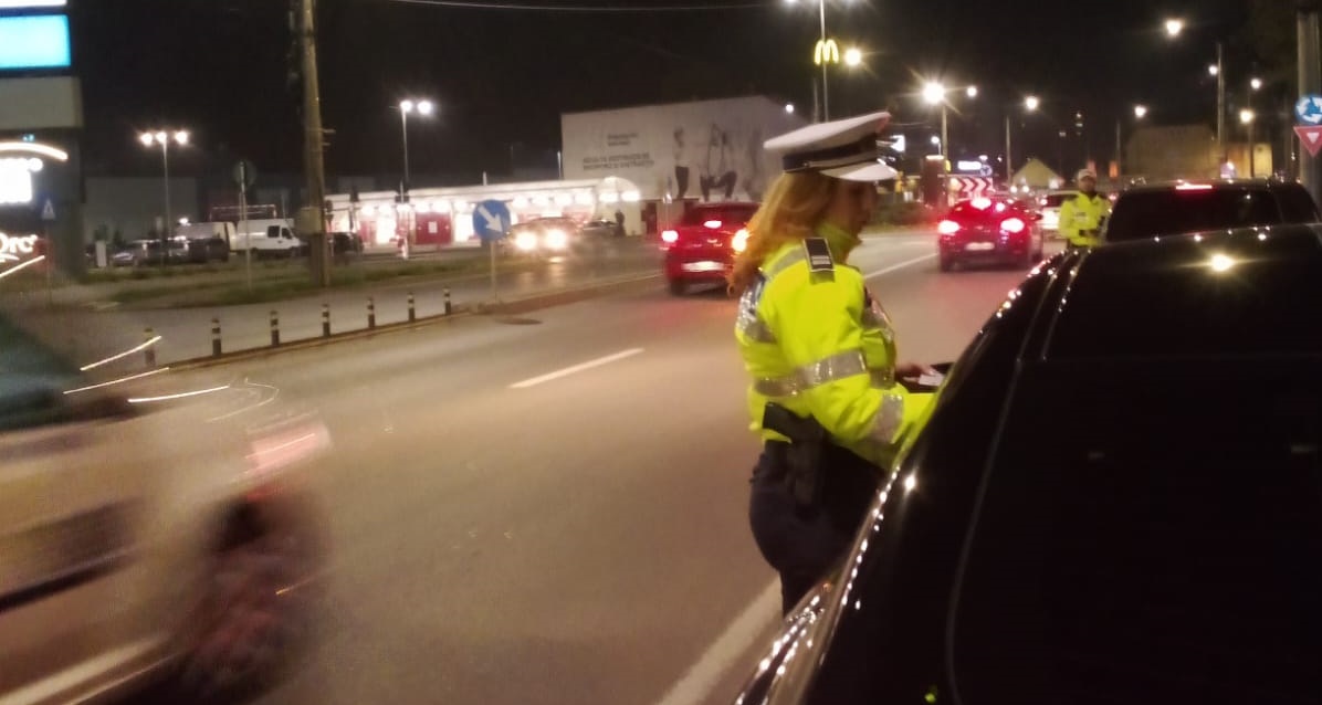 Noroc cu polițiștii de pe drumuri. Doi sătmăreni băuți bine, prinși la volan