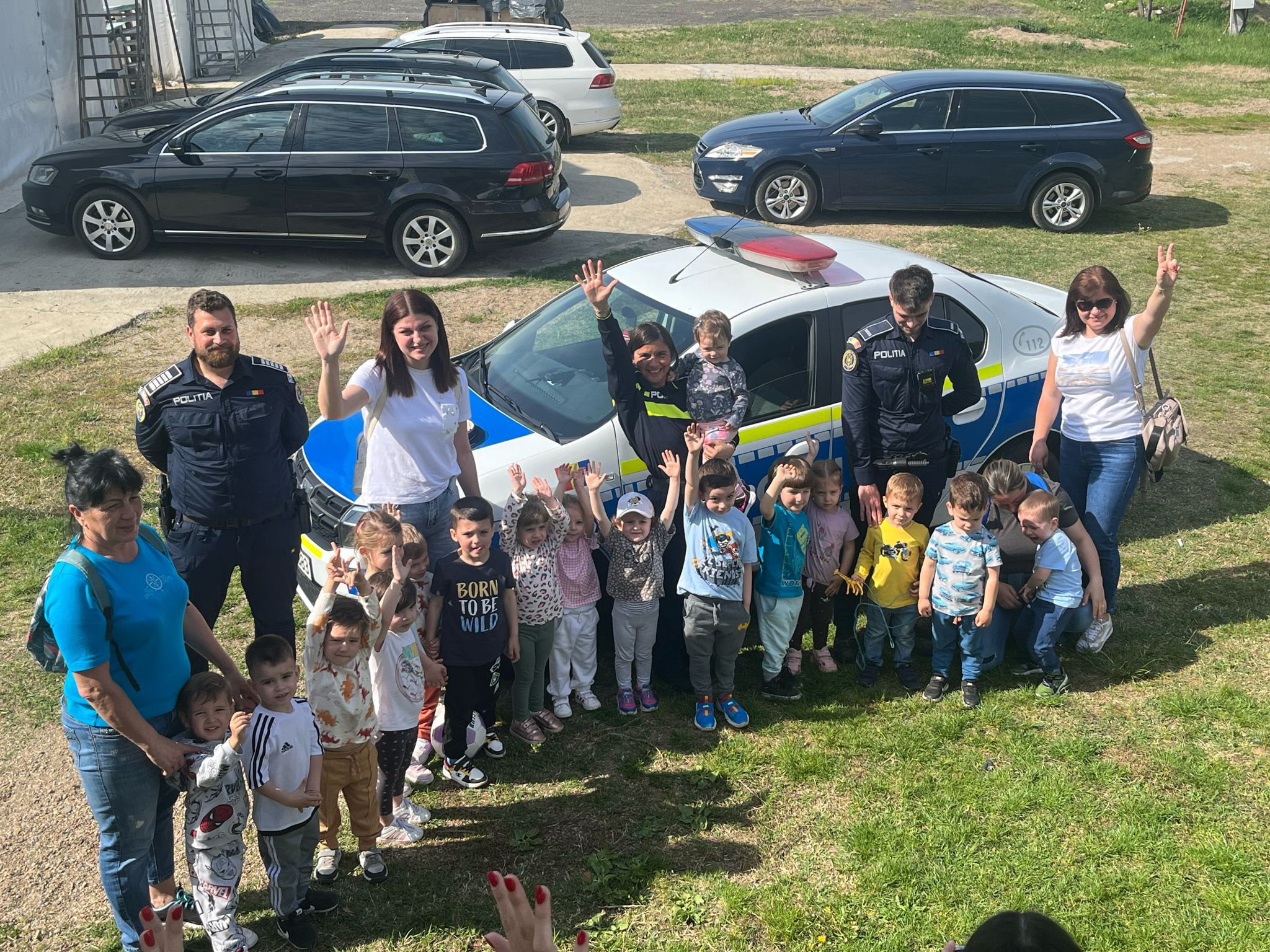 FOTO. Copiii, învățați de polițiștii sătmăreni cum să se protejeze și să evite riscurile