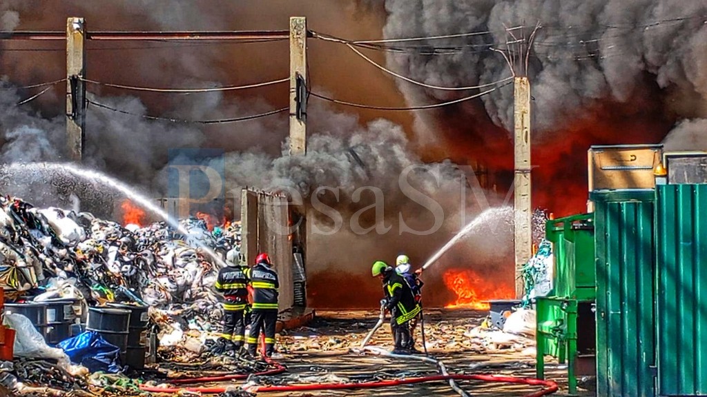 FOTO/VIDEO. Dosar penal în cazul incendiului uriaș din Satu Mare. Detalii oferite de Poliție după acuzații grave