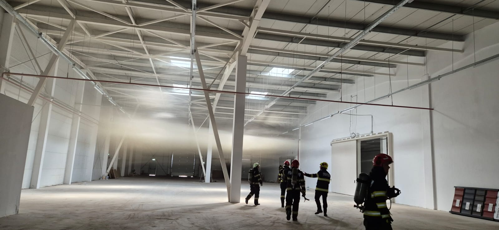 FOTO/VIDEO. Incendiu la fostul Interex. Pompierii explică de la ce a pornit totul