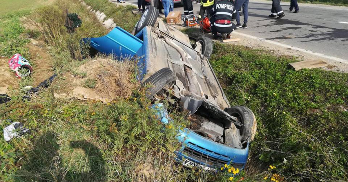 Accident în județul Satu Mare. Șoferul, la spital, după ce a ajuns cu mașina în șanț