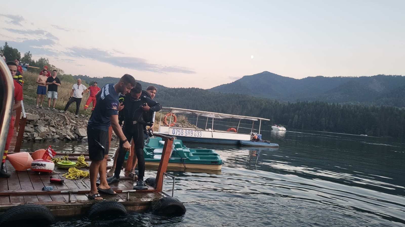 FOTO. Tragedie pe unul dintre cele mai frumoase lacuri din țară. Un tânăr de 19 ani s-a înecat