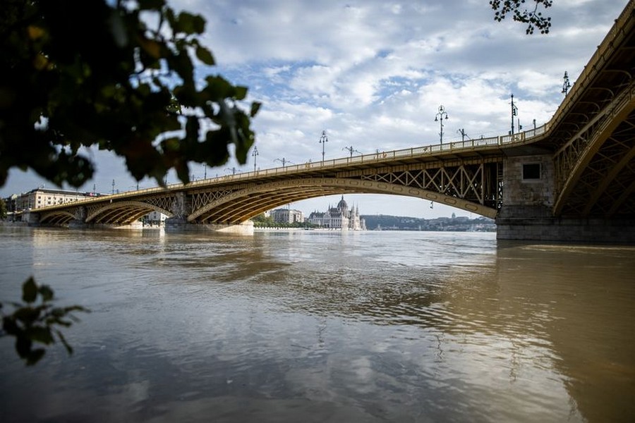 FOTO/VIDEO. Budapesta se pregătește pentru „revărsarea deceniului”. Unele servicii de transport au fost suspendate