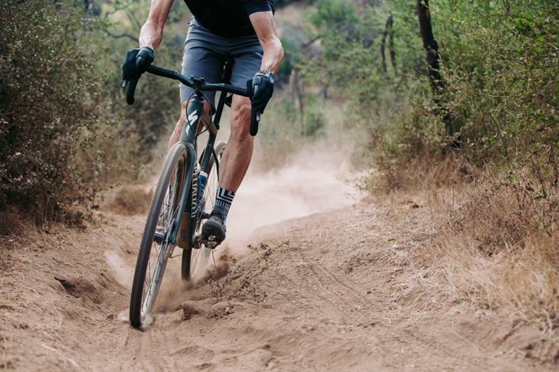Ce echipament nu trebuie să-ți lipsească pentru senzații tari cu bicicleta Gravel