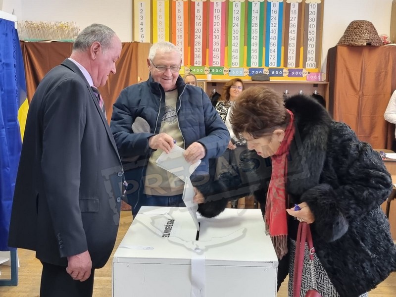 O oră până la închiderea urnelor. Tinerii sătmăreni n-au votat. Localitățile de top și cele codașe