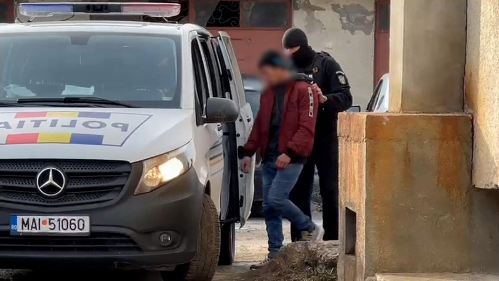 Un sătmărean a încercat să își omoare soția. Femeia, salvată de fiu