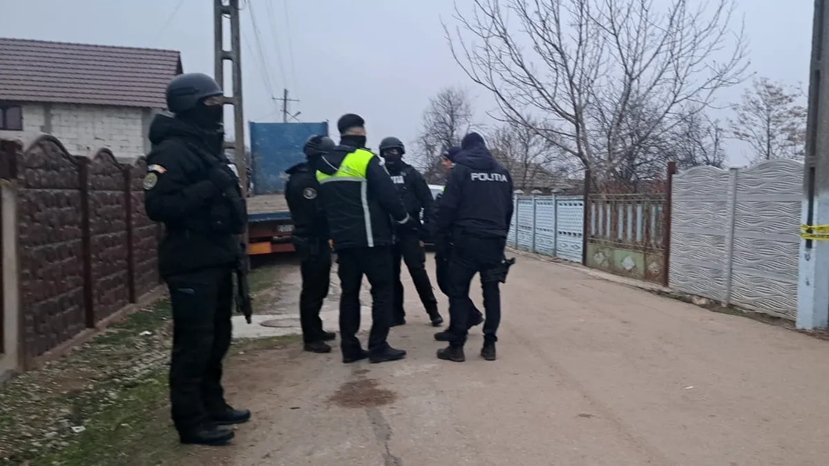 Polițiștii din Satu Mare au salvat o mamă cu 2 copii, amenințată cu cuțitul