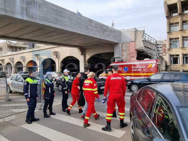FOTO. Accident în centrul Sătmarului. Pieton (16 ani) lovit de mașină. Șoferul a plecat de la locul accidentului